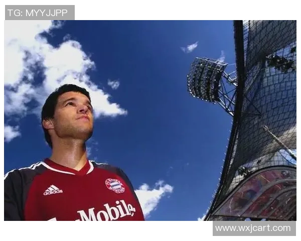 强壮体魄与卓越技艺并存 足球运动员球星的传奇故事与成长之路